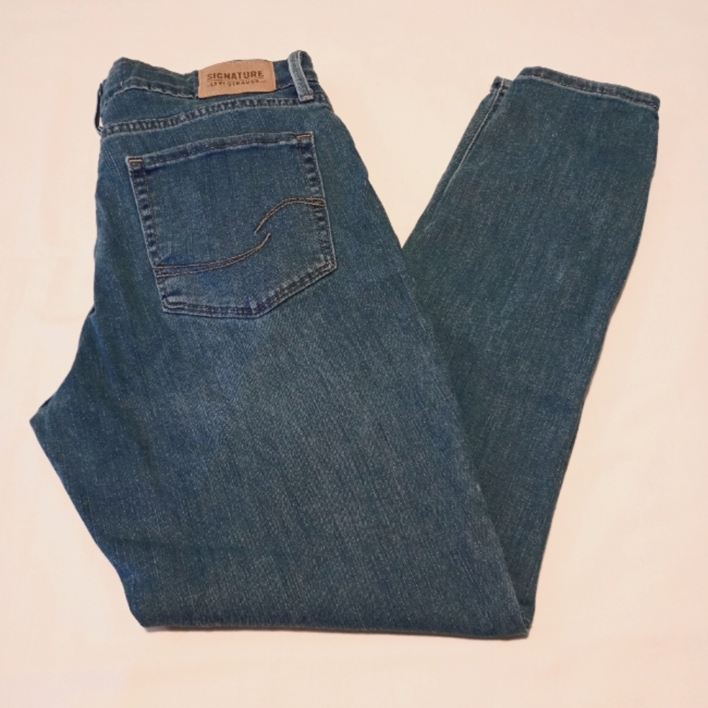 Signature by Levi Strauss Women’s Size 8M Mid Rise Skinny Jeans Blue Denim LNC